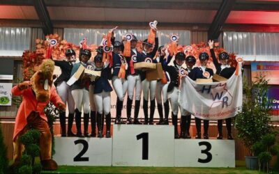 Teamspirit in de dressuursport tijdens finale Herfstmeeting